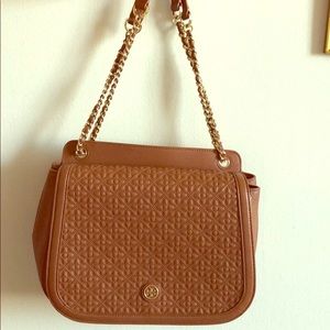 EUC Tory Burch tan quilted chainlink handbag purse